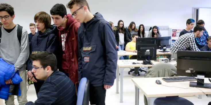 Un grup d’alumnes del centre de formació professional d’Aixovall.