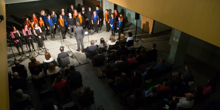 Actuació de l’Andorra Gospel Cor’ i del grup de teatre And-danda-ra, ahir al Consell General
