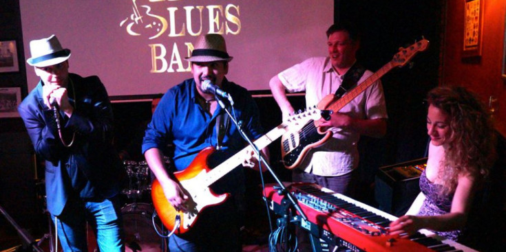 The Velvet Blues Band durant una actuació al pub The Camden a Escaldes-Engordany.