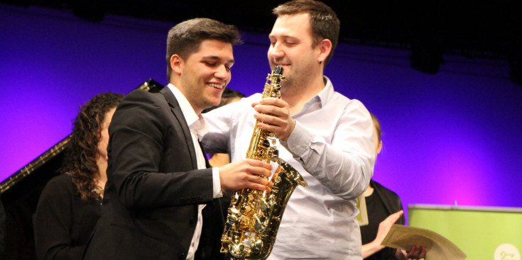A l’esquerra, el guanyador del Sax Fest 2016, Juan Pedro Luna.