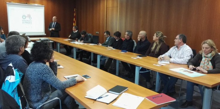 Un moment de la reunió informativa de ‘Benvinguts a Pagès’, a Puigcerdà, ahir.