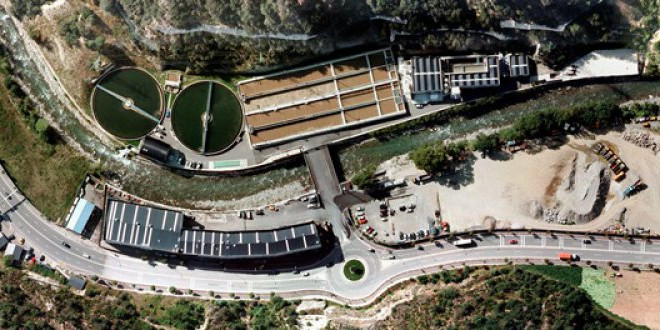 Vista aèria de l’estació de la depuradora, al costat de la duana