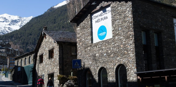 Les instal·lacions de l’empresa embotelladora d’Aigua d’Andorra a Arinsal, dilluns passat