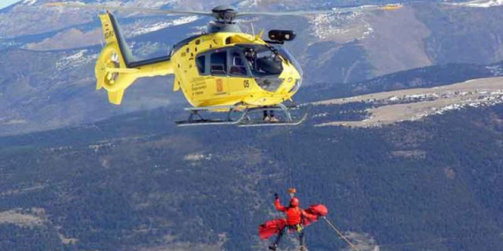 Un helicòpter de l’HEMS de Puigcerdà.