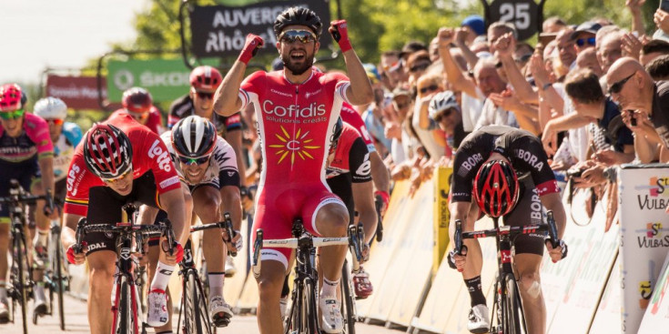 Bouhanni va fer un homenatge en meta a Mohammad Ali.