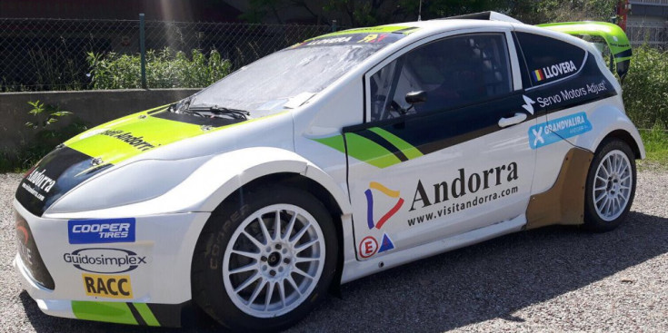 El cotxe amb el que competirà Llovera ja es troba retolat i a punt per començar a competir per terres escandinaves.
