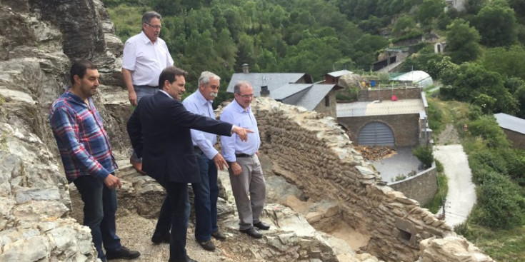 Joan Reñé visita el Castell de Castellbò.