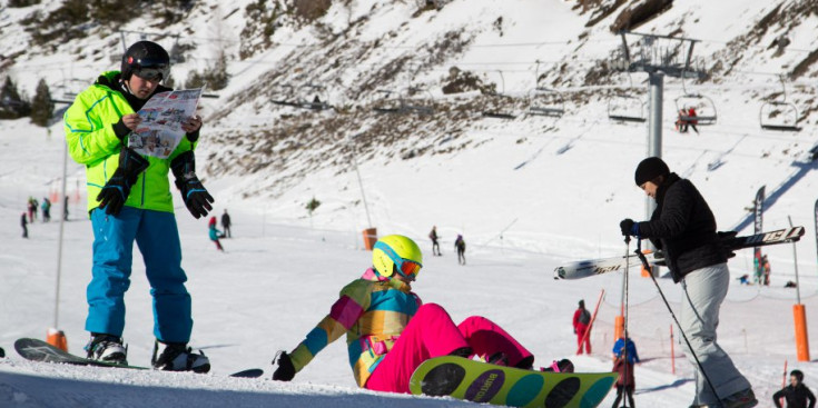 Esquiadors gaudint de la temporada d’hivern a les diverses pistes del Principat.