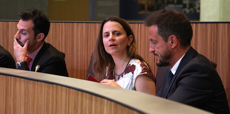 Els tres consellers socialdemòcrates, amb Rosa Gili al mig, ahir al Consell General.