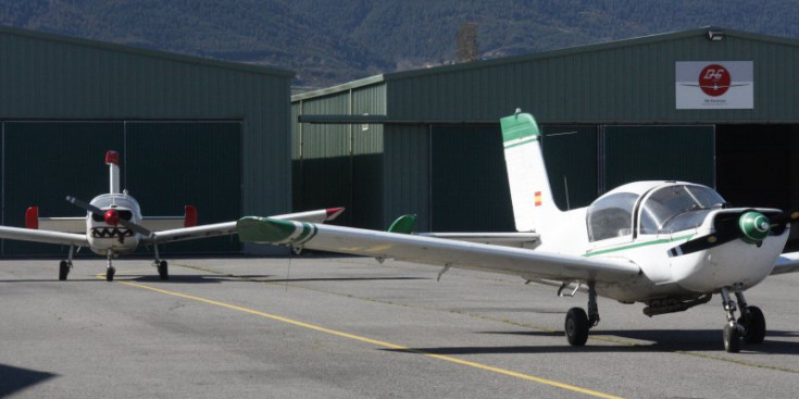 Unes avionetes a l’Aeròdrom de la Cerdanya.