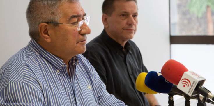 A l’esquerra, el president de la Cooperativa Interurbana, Gabriel Dallerès, que ahir s’acompanyava, a la dreta, pel director de Montmantell i Hispanoandorrana, Jordi Gaeta.