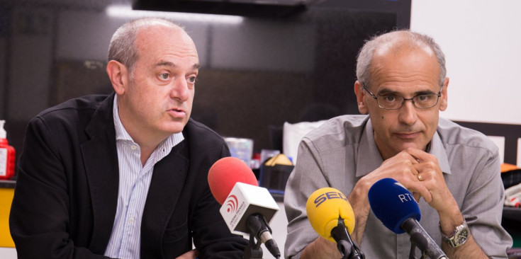 El ministre de Salut, Álvarez Marfany, acompanya el cap de Govern, Antoni Martí, a la roda de premsa d’ahir.