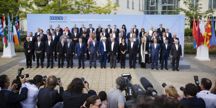 Participants de la reunió de l’OSCE, ahir.