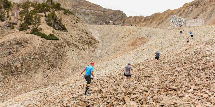 Els últims metres de l’ascensió modificada de Lone Peak, divendres.