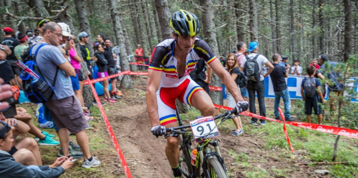 Guy Díaz, ahir en plena competició al ‘cross-country’ disputat ahir a la Caubella de Vallnord-Pal.